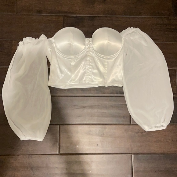 Windsor Off shoulder top - MEDIUM - Picture 1 of 2